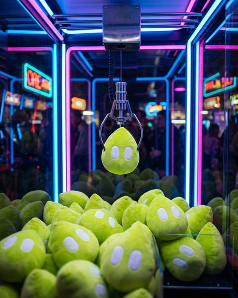 Sula mascot as claw machine